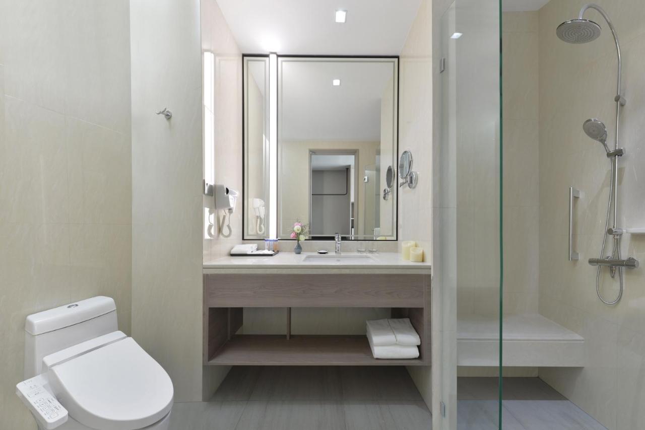 Centre Point Hotel Terminal21 Korat Nakhon Ratchasima Luaran gambar Bathroom