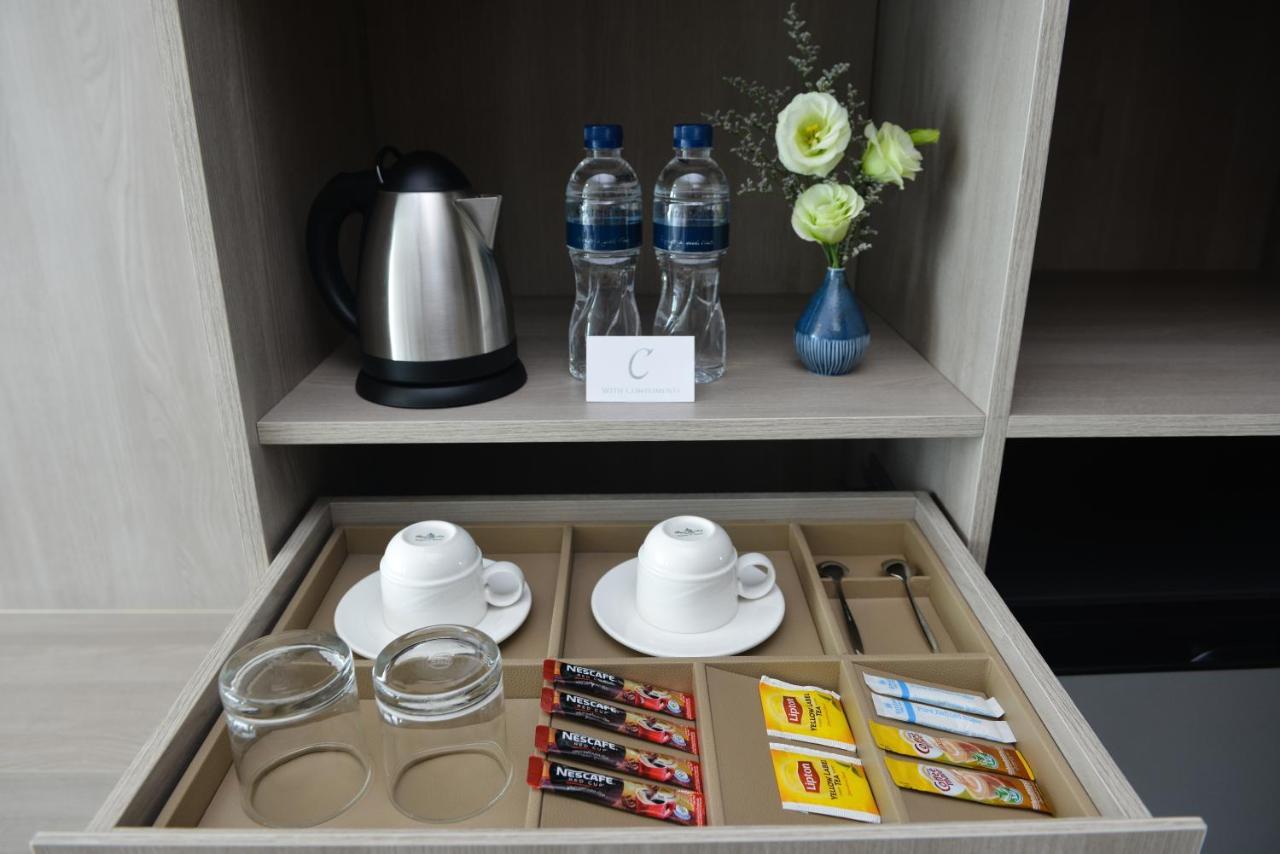 Centre Point Hotel Terminal21 Korat Nakhon Ratchasima Luaran gambar A tea and coffee tray in a hotel room
