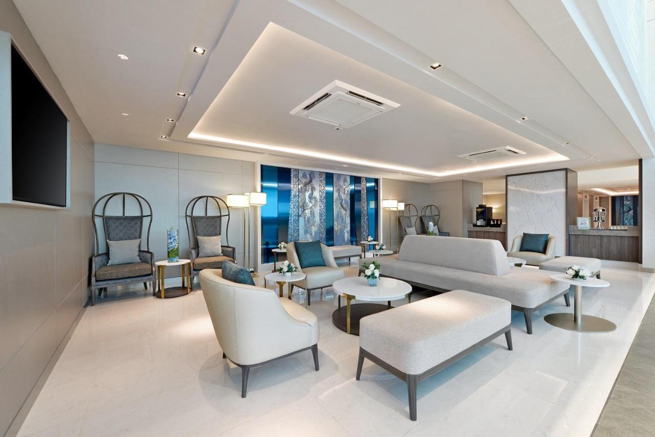 Centre Point Hotel Terminal21 Korat Nakhon Ratchasima Luaran gambar The Royal Wing Suites & Spa