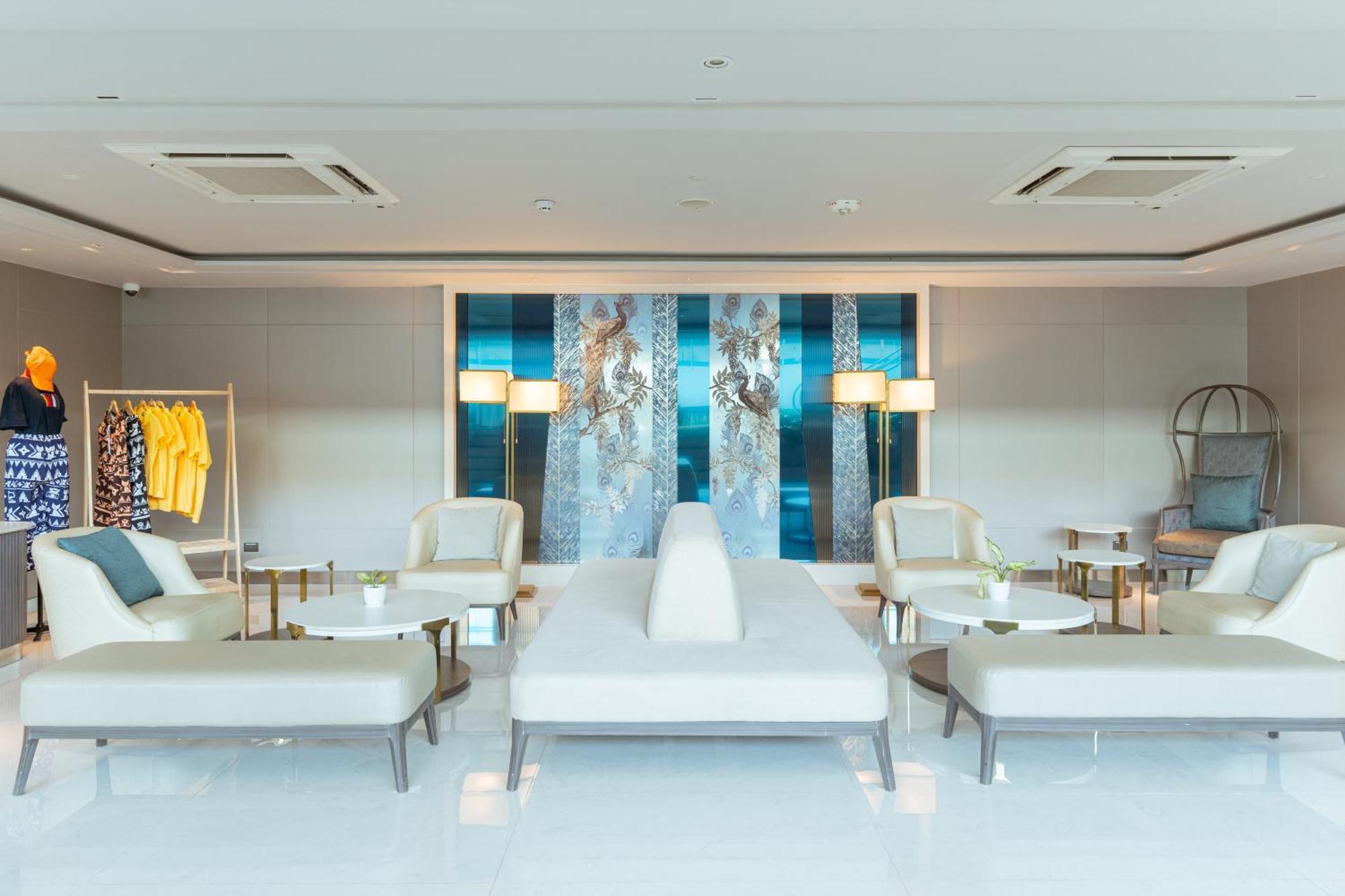Centre Point Hotel Terminal21 Korat Nakhon Ratchasima Luaran gambar The lounge at the airport
