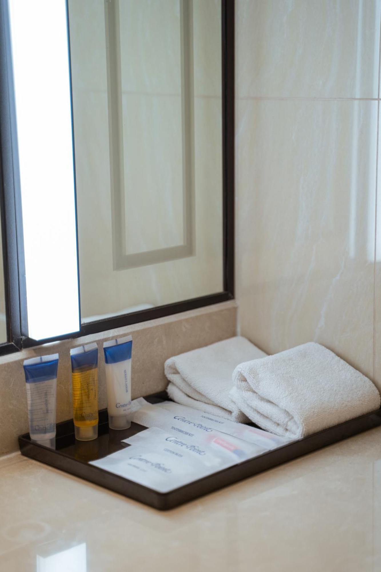 Centre Point Hotel Terminal21 Korat Nakhon Ratchasima Luaran gambar Bathroom amenities