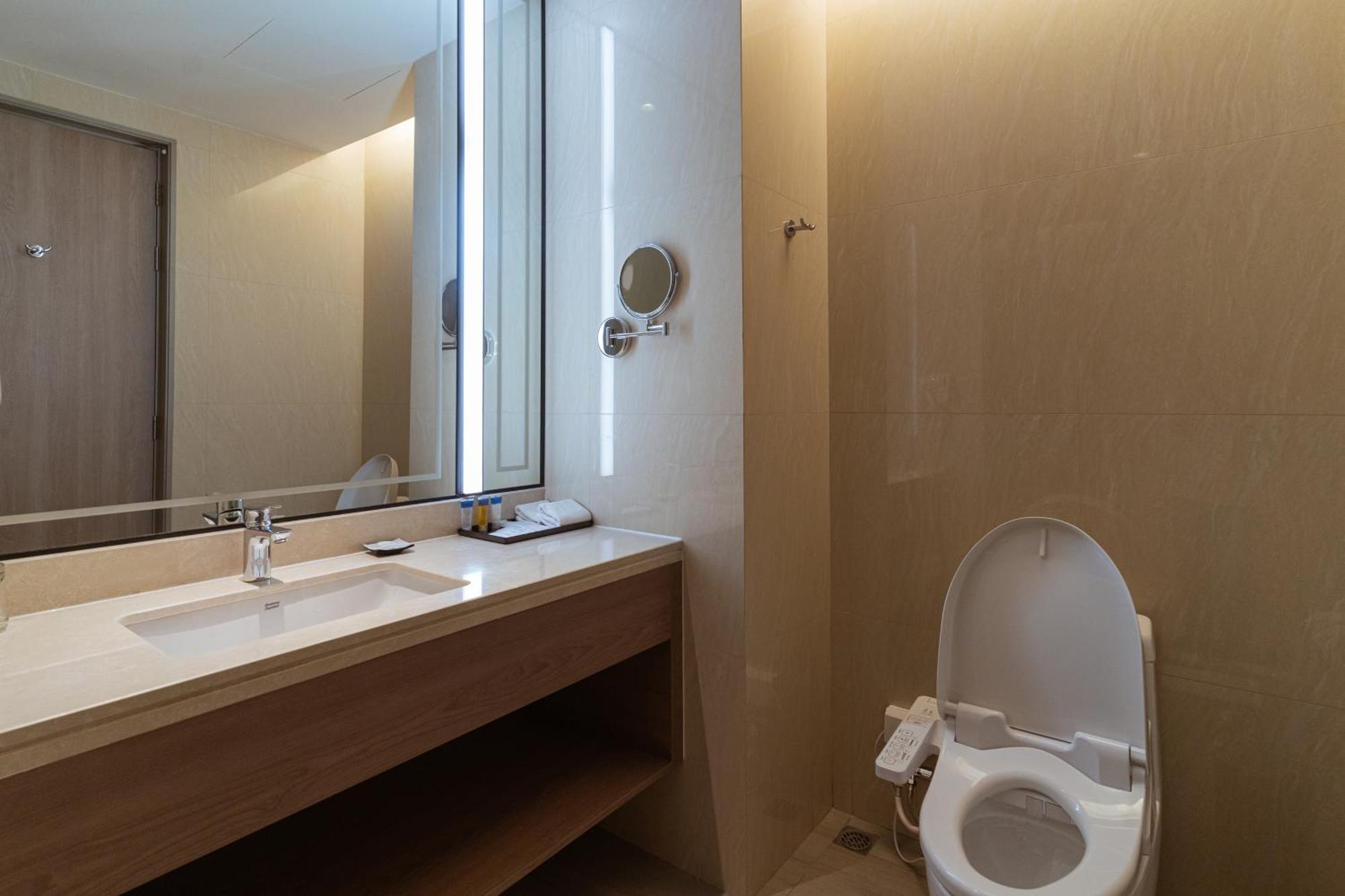 Centre Point Hotel Terminal21 Korat Nakhon Ratchasima Luaran gambar Bathroom